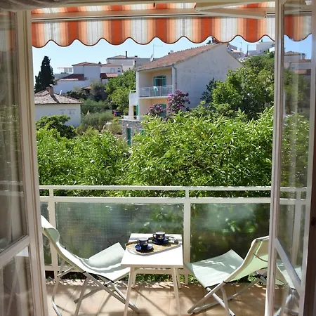 Close To Center, Quiet, With Parking Appartement *