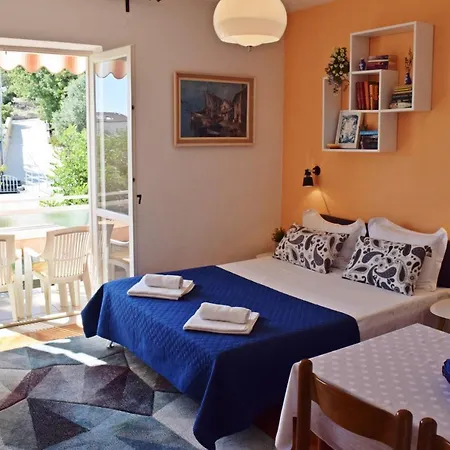 Close To Center, Quiet, With Parking Appartement