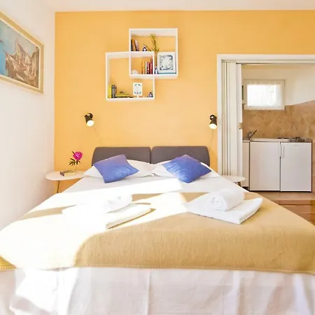 Close To Center, Quiet, With Parking Appartement *