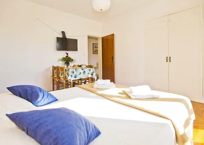 Close To Center, Quiet, With Parking *