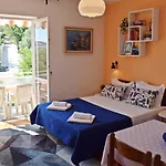 Close To Center, Quiet, With Parking Appartement