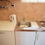 Appartement Close To Center, Quiet, With Parking
