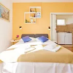 Close To Center, Quiet, With Parking Appartement *