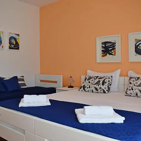 Close To Center, Quiet, With Parking Appartamento