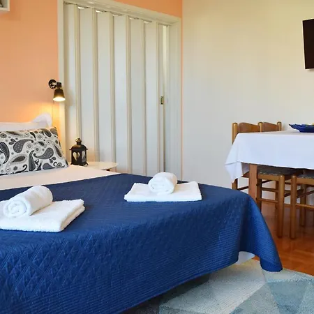 Close To Center, Quiet, With Parking Apartament