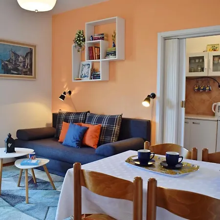 Close To Center, Quiet, With Parking アパート