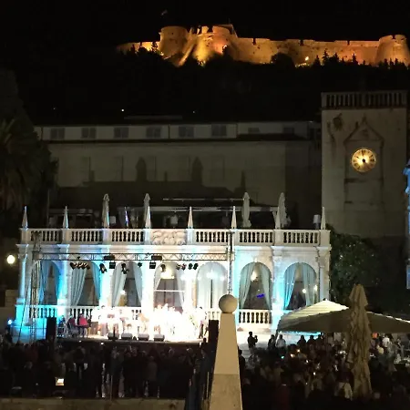 Close To Center, Quiet, With Parking フヴァル