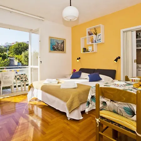 Close To Center, Quiet, With Parking アパート