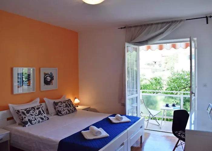 Close To Center, Quiet, With Parking Apartment