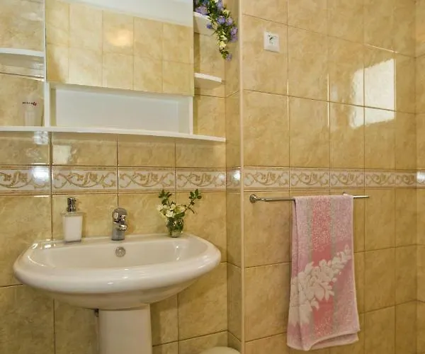 公寓 Close To Center, Quiet, With Parking 赫瓦尔