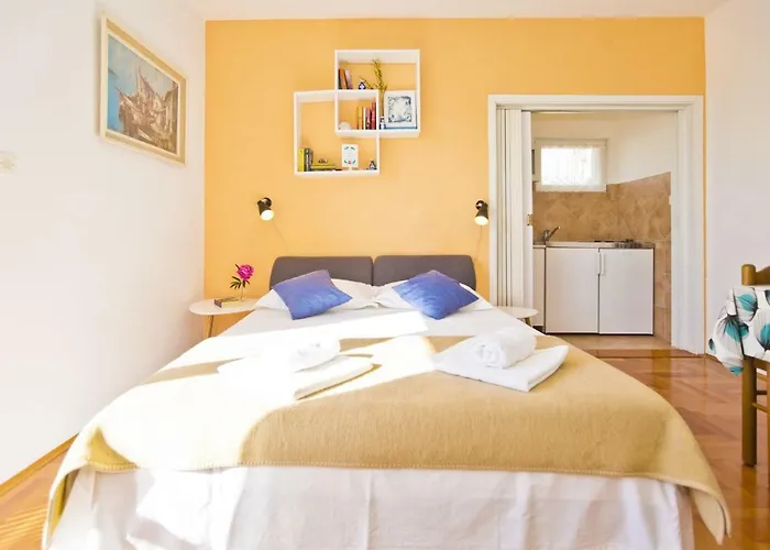 Close To Center, Quiet, With Parking Apartment *