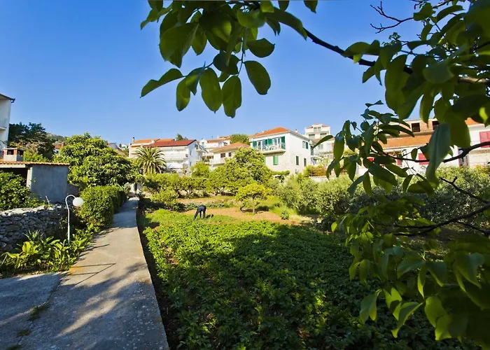 Close To Center, Quiet, With Parking Apartment Hvar Town