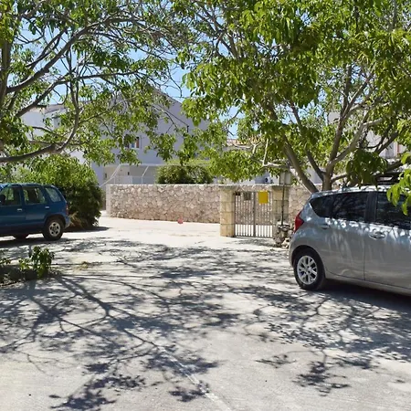 Daire Close To Center, Quiet, With Parking